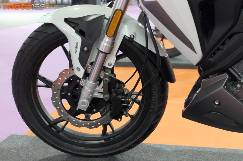 Vive la Moto 2018 - Keeway RKF 125