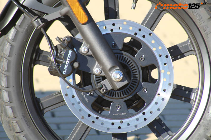 Comparativa QJ SRV 125 . Zontes C125