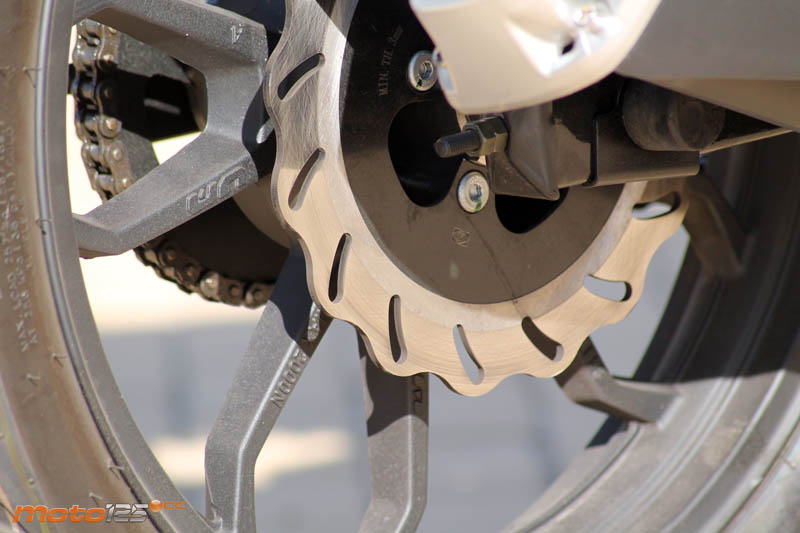 UM Xtreet R 125