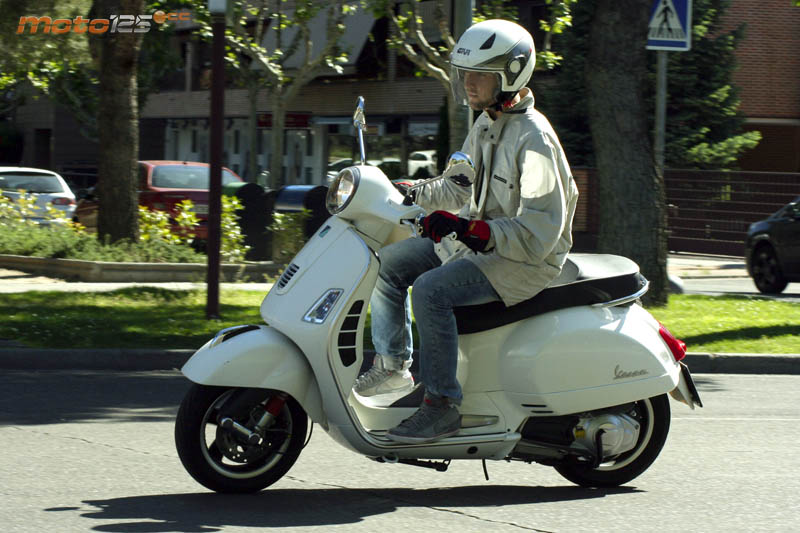 Vespa GTS Super