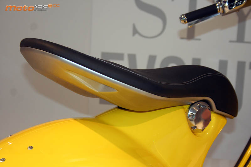 Vespa 946