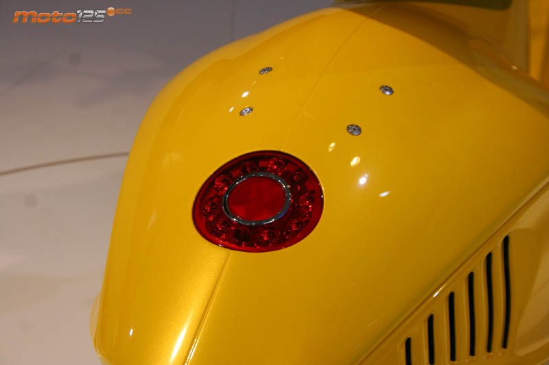 Vespa 946