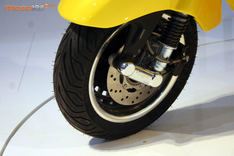Vespa 946