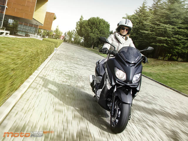Yamaha X-Max 125 MomoDesign