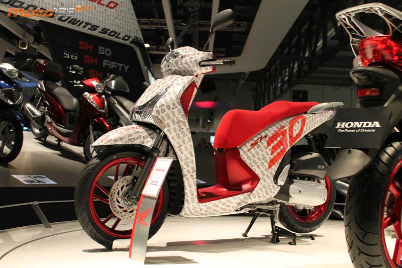 Novedades 2015 - Milán - Honda SH 30 125i