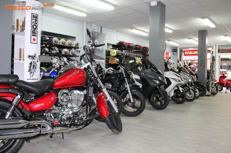 MotoV4 - Nuevo centro integral de la moto en Madrid