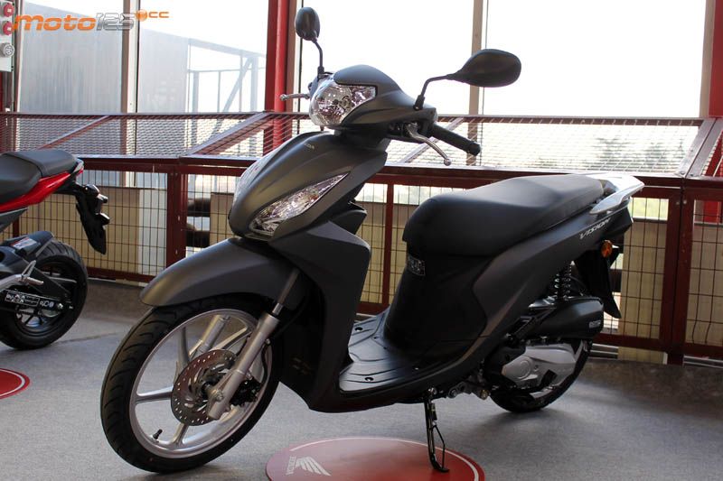 Honda Vision 110 E4 - MotoMadrid '17