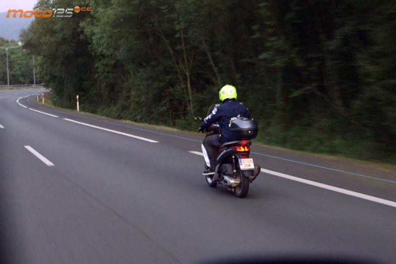 Record mundial solidario – 1.945 km sobre Piaggio Medley 125 en 24 horas