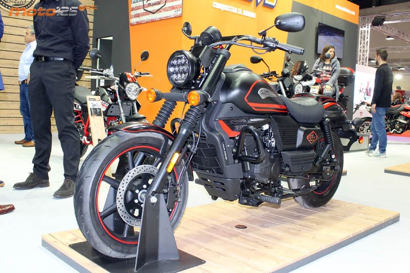 Vive la Moto '18 - UM Renegade Vegas 125