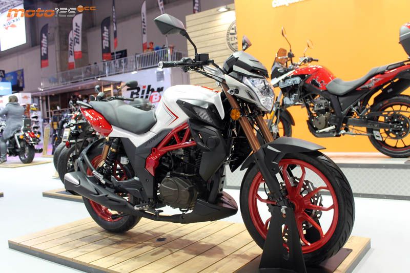Vive la Moto '18 - UM Xtreet RS 125