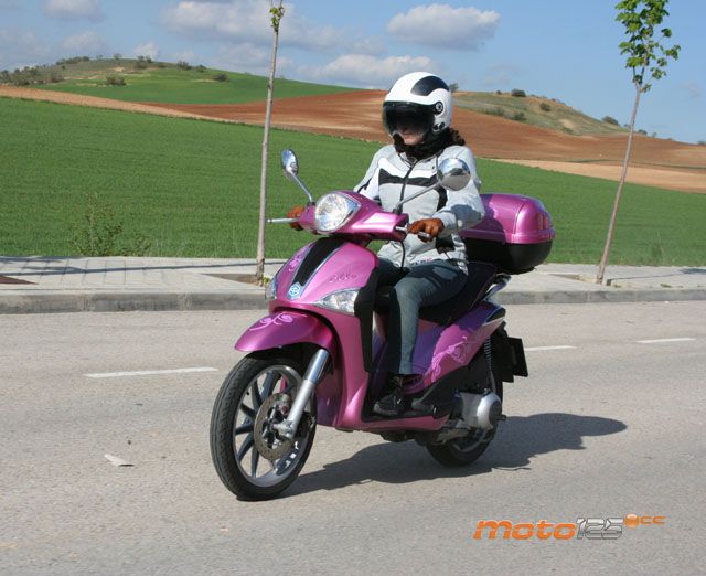 Piaggio Liberty Elle - En nombre de la rosa
