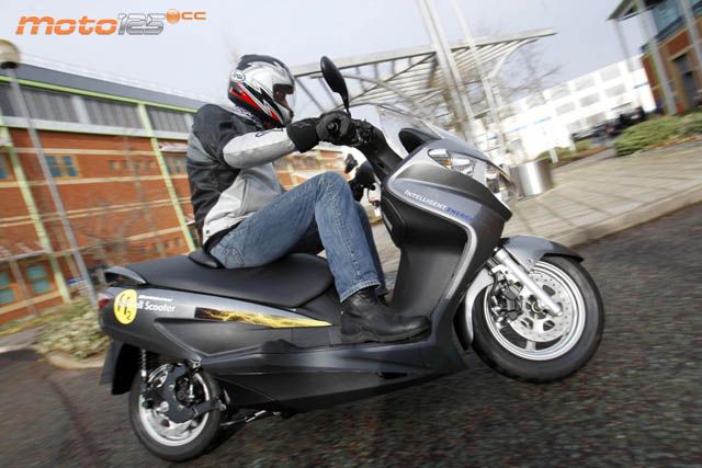 Presentación Suzuki Burgman Fuel Cell