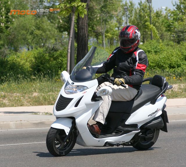 Kymco Grand Dink 125 - GT utilitario