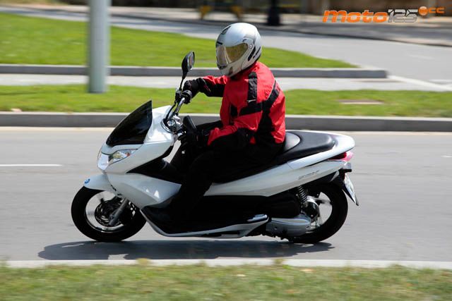 Honda PCX 125 - Globalización en un puño