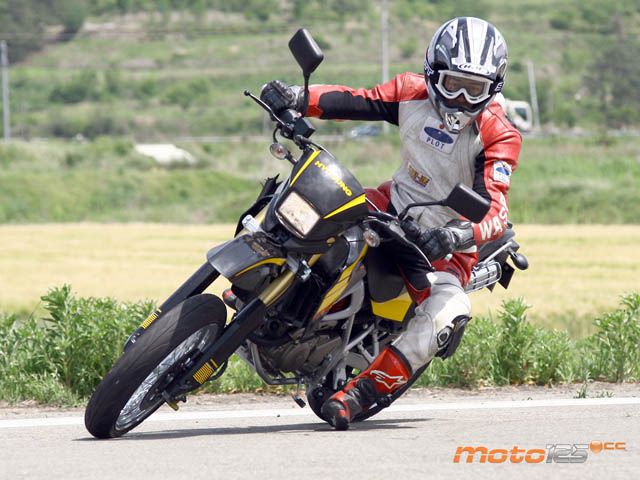 Hyosung RX 125 SM - Diversión bajo control