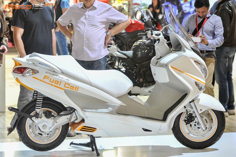 Novedades 2015 - Intermot - Suzuki Burgman Fuel Cell