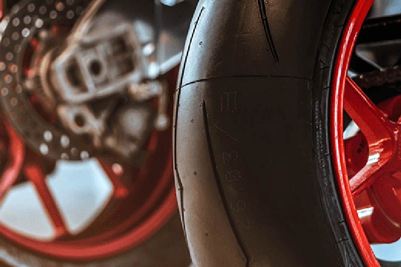 Aspectos clave de la elección de neumáticos de moto para la seguridad y el confort en carretera