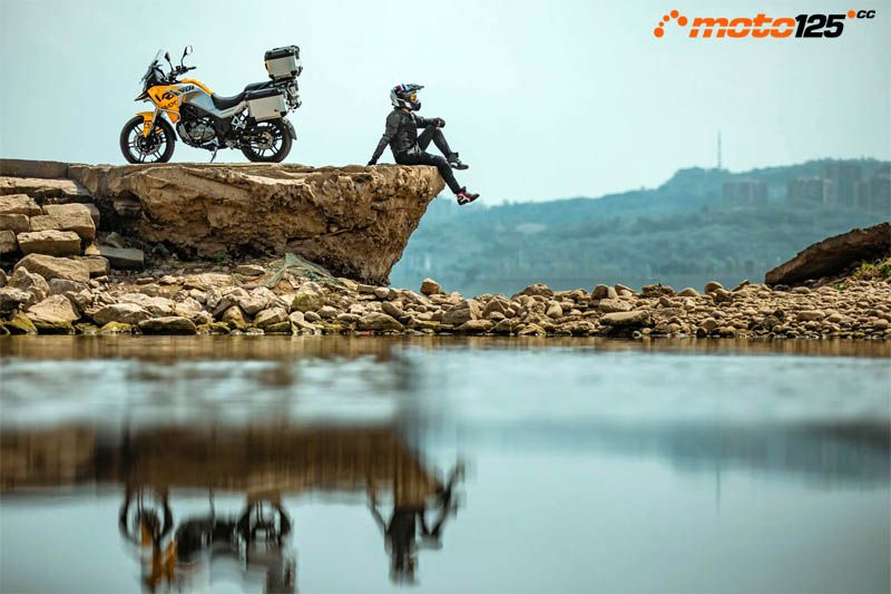 Cyclone Motor aterriza con la Naked Battle y la Trail Aventura RX1