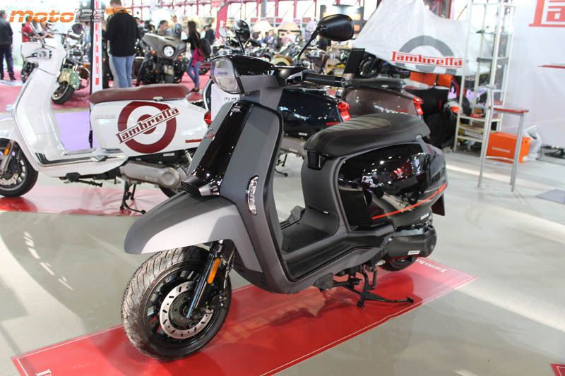 Lambretta V-Special 125 Pirelli Edition