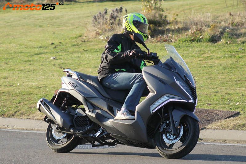 Mitt GT Max 125 Emperor - Con la música a otra parte