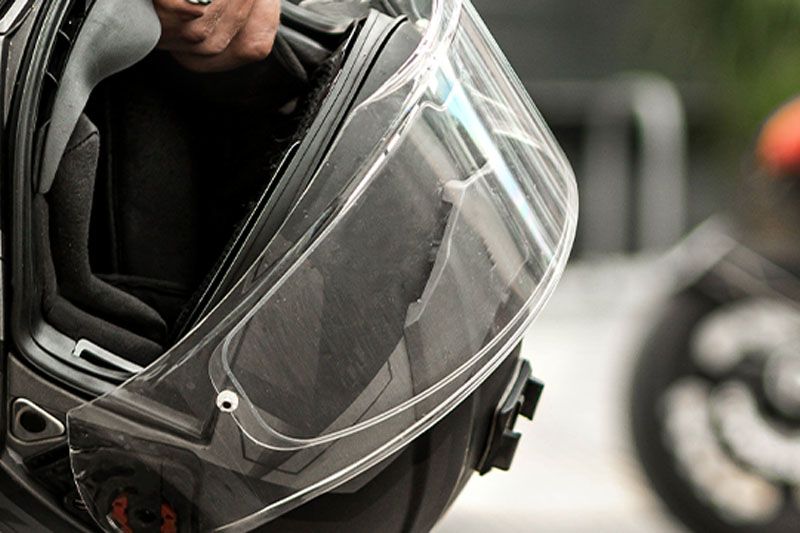 Todo lo que un principiante debe saber para conducir una moto con seguridad