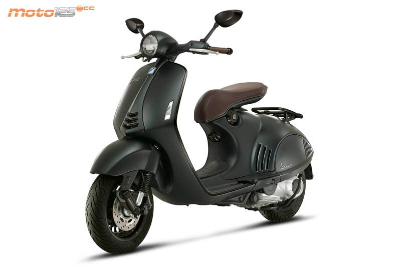 Vespa 946 Emporio Armani