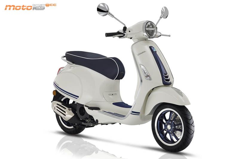 Vespa Primavera Yacht Club