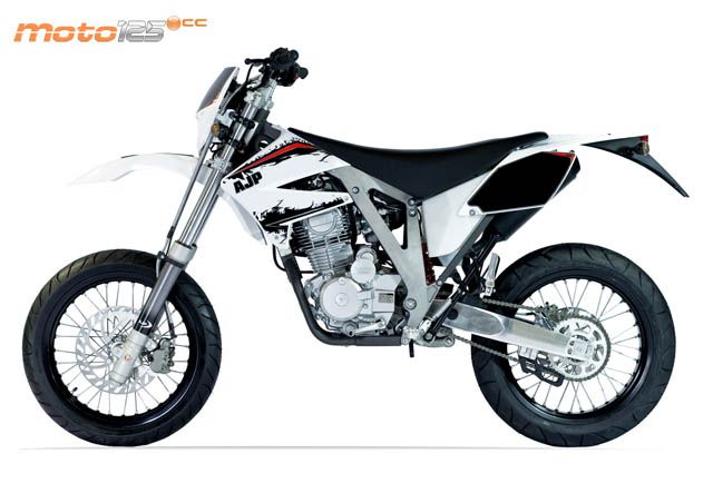 AJP PR3 Supermoto 125 — foto 2