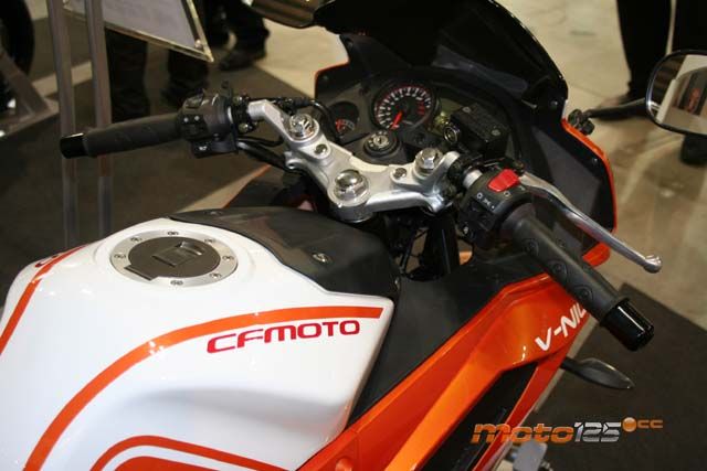 CFMoto V-Night 125 — foto 3