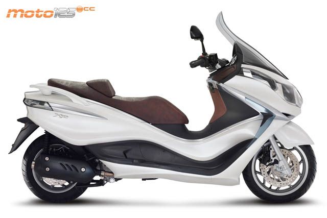Piaggio X10 125 Executive — foto 3