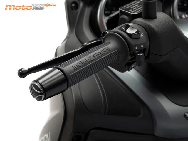 Yamaha X-Max 125 Momodesign — foto 4