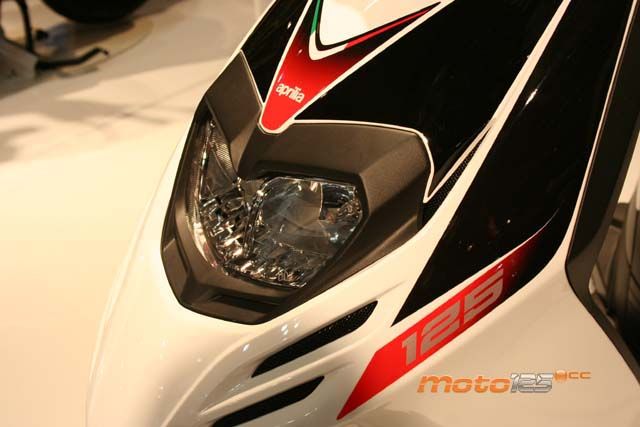 Aprilia SR Motard 125 — foto 4