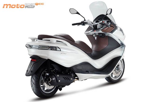 Piaggio X10 125 Executive — foto 5