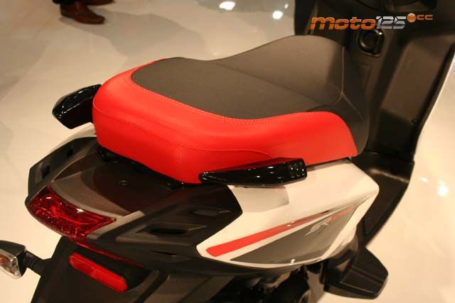 Aprilia SR Motard 125 — foto 6