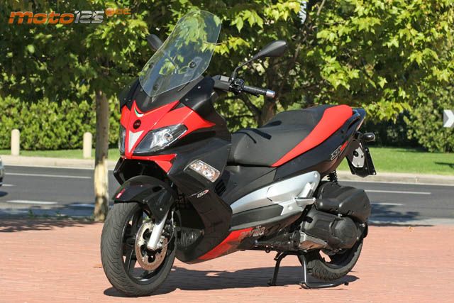 Aprilia SR Max 125 — foto 6