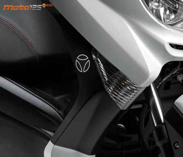 Yamaha X-Max 125 Momodesign — foto 6