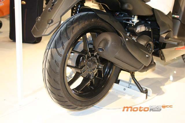 Aprilia SR Motard 125 — foto 7