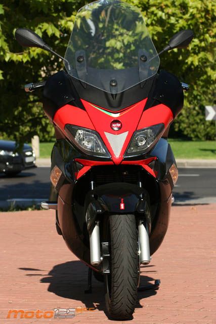 Aprilia SR Max 125 — foto 7