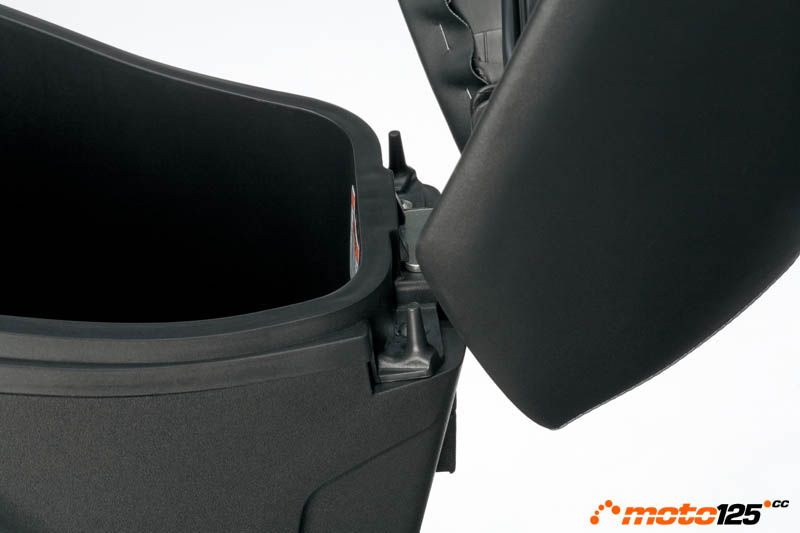 Suzuki Avenis 125 — foto 9