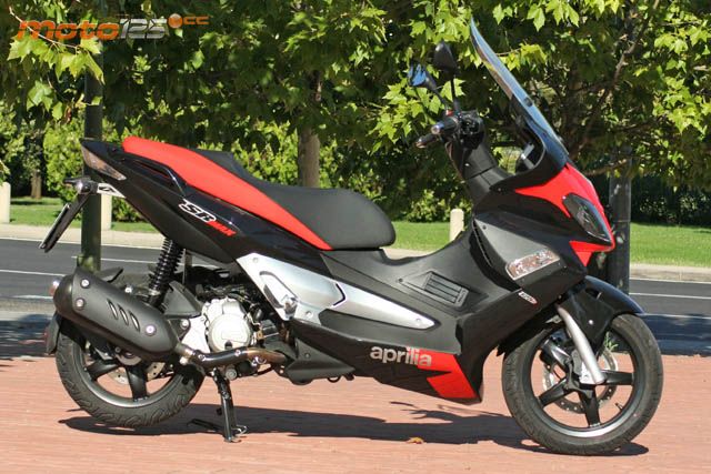 Aprilia SR Max 125 — foto 9