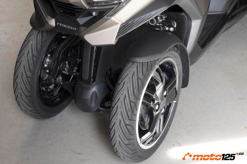 Peugeot Metropolis SW 400 — foto 9