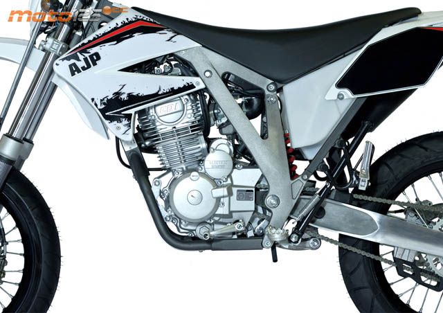 AJP PR3 Supermoto 125 — foto 9