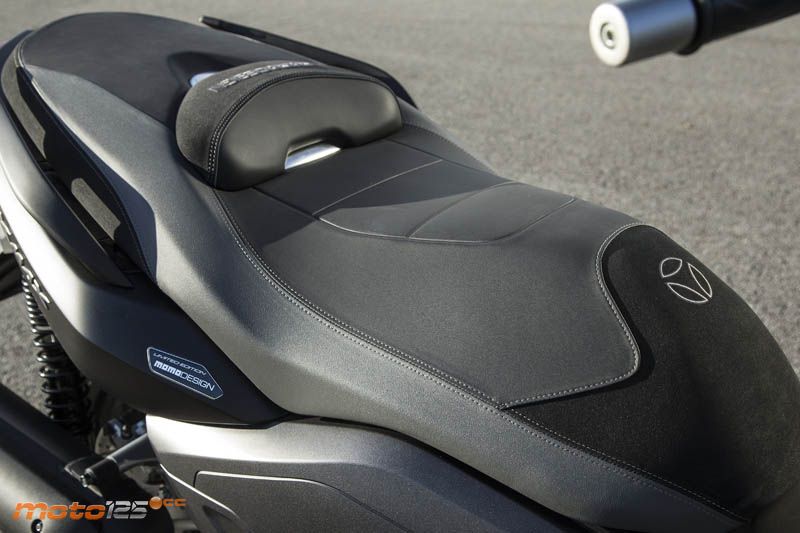 Yamaha X-Max 125 MomoDesign — foto 10