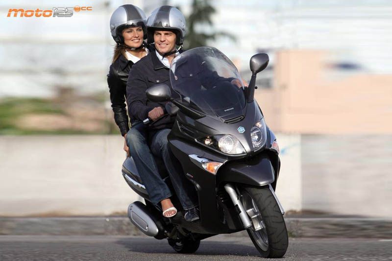 Piaggio XEvo 125 — foto 2