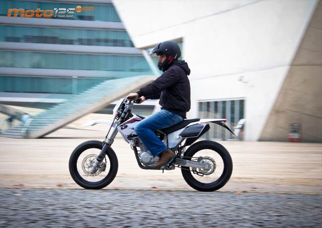 AJP PR3 Supermoto 125 — foto 10