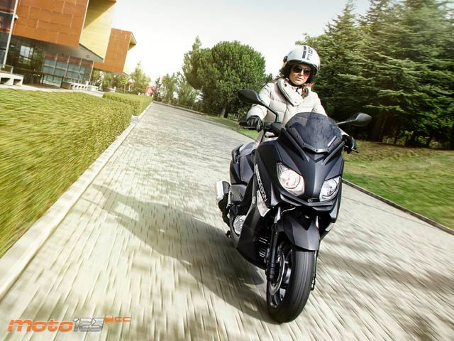 Yamaha X-Max 125 Momodesign — foto 9