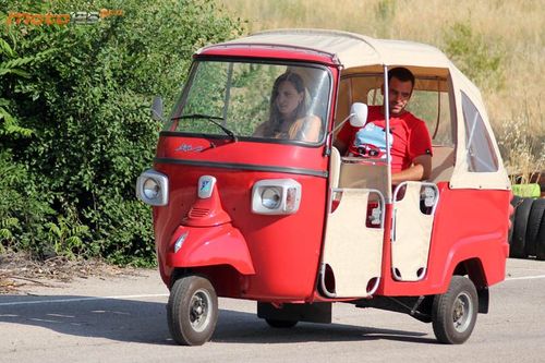 Ape Calessino 200 - Por delante o por detrás