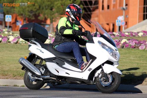 Riya Adonis 125 - Con la música a cualquier parte