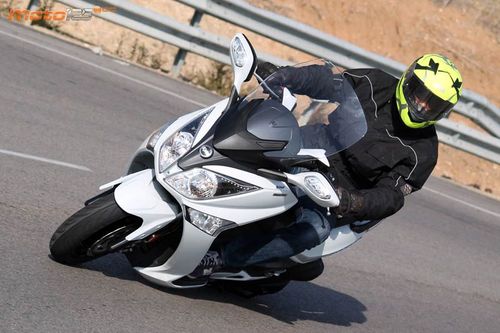 Sym Joymax 125 Comfort E4 - Crecerse en la adversidad