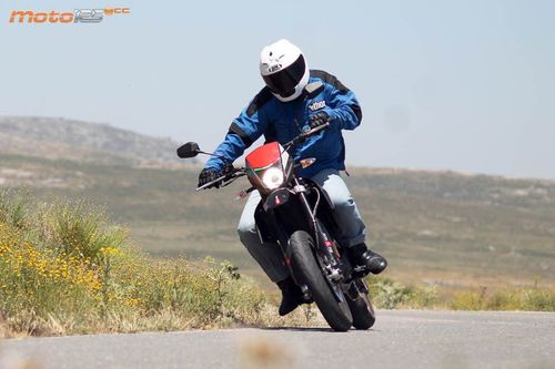 Aprilia SX 125 - Primeros derrapes